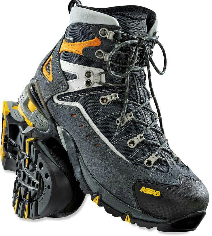 Trekking shoe cleaning